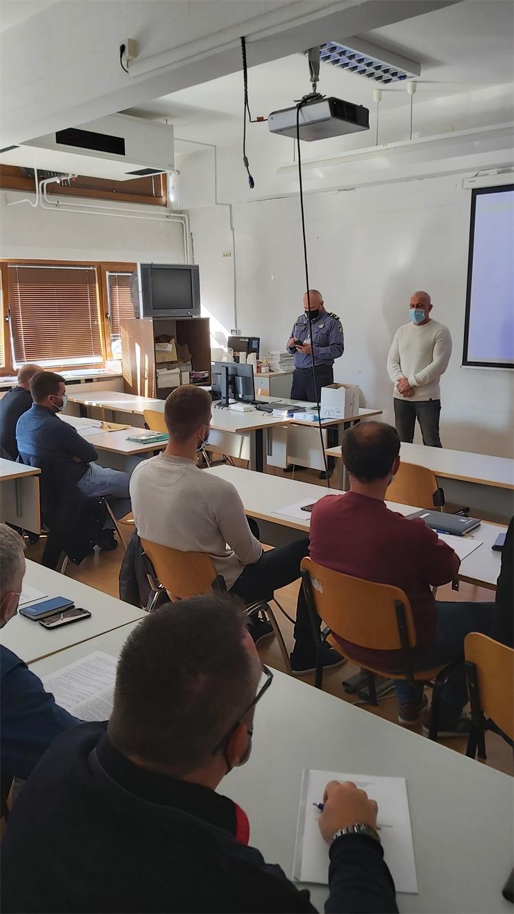 Slika /02_vijesti/2021/10 mjesec/tecaj prometnih redara.jpg